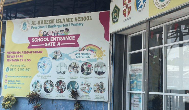 Sekolah international bodong di bekasi di segel