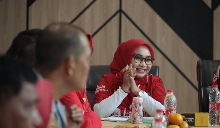 Wiwiek Hargono, Peran dan Prestasinya di Bekasi