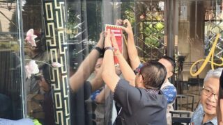 Hotel Mewah Tunggak Pajak dan di stikeri